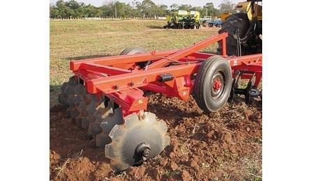 Foto do insumo SINAPI 36529 — GRADE DE DISCOS COM CONTROLE REMOTO, REBOCAVEL, COM 24 DISCOS 24" X 6 MM, COM PN