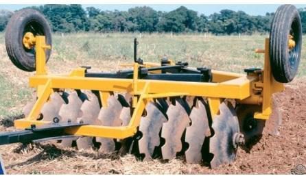 Foto do insumo SINAPI 3318 — GRADE DE DISCOS MECANICA 20X24" COM 20 DISCOS 24" X 6MM COM PNEUS PARA TRANSPORT