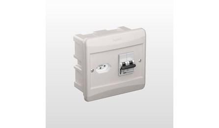 Foto do insumo SINAPI 12118 — KIT DE PROTECAO ARSTOP PARA AR CONDICIONADO, TOMADA PADRAO 2P+T 20 A, COM DISJUN