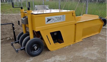 Foto do insumo SINAPI 13836 — MAQUINA EXTRUSORA DE CONCRETO PARA GUIAS E SARJETAS, COM MOTOR A DIESEL E POTENC