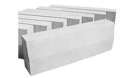 Foto do insumo SINAPI 4059 — MEIO-FIO OU GUIA DE CONCRETO, PRE-MOLDADO, COMP 1 M, *30 X 12/15* CM (H X L1/L2)