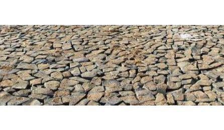 Foto do insumo SINAPI 13186 — PEDRA GRANITICA OU BASALTICA IRREGULAR, FAIXA GRANULOMETRICA 100 A 150 MM PARA P