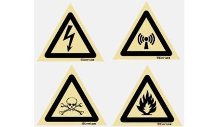 Foto do insumo SINAPI 37560 — PLACA DE SINALIZACAO DE SEGURANCA CONTRA INCENDIO - ALERTA, TRIANGULAR, BASE DE 