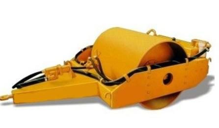 Foto do insumo SINAPI 6069 — ROLO COMPACTADOR VIBRATORIO REBOCAVEL, CILINDRO DE ACO LISO, POTENCIA DE TRACAO 