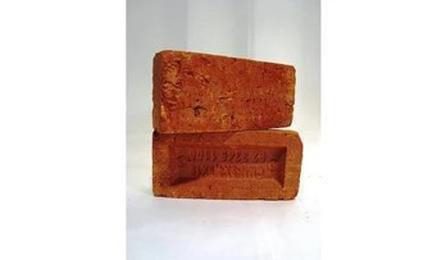 Foto do insumo SINAPI 7258 — TIJOLO CERAMICO MACICO COMUM DE *5 X 10 X 20* CM (L X A X C)