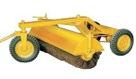 Foto do insumo SINAPI 13726 — VASSOURA MECANICA REBOCAVEL COM ESCOVA CILINDRICA LARGURA UTIL DE VARRIMENTO = 2